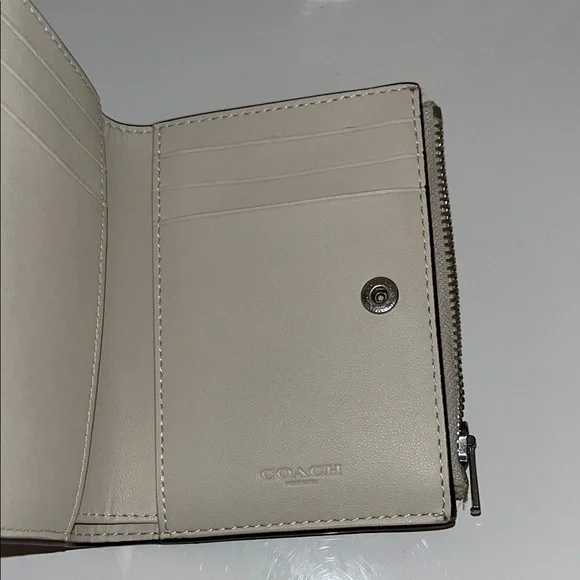 Coach Beige Signature Wallet NWOT - Picture 8 of 8